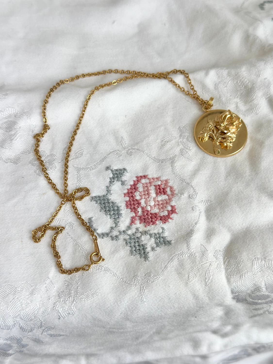 미국 빈티지 골드 코인 로즈 목걸이 Avon 상품이미지5