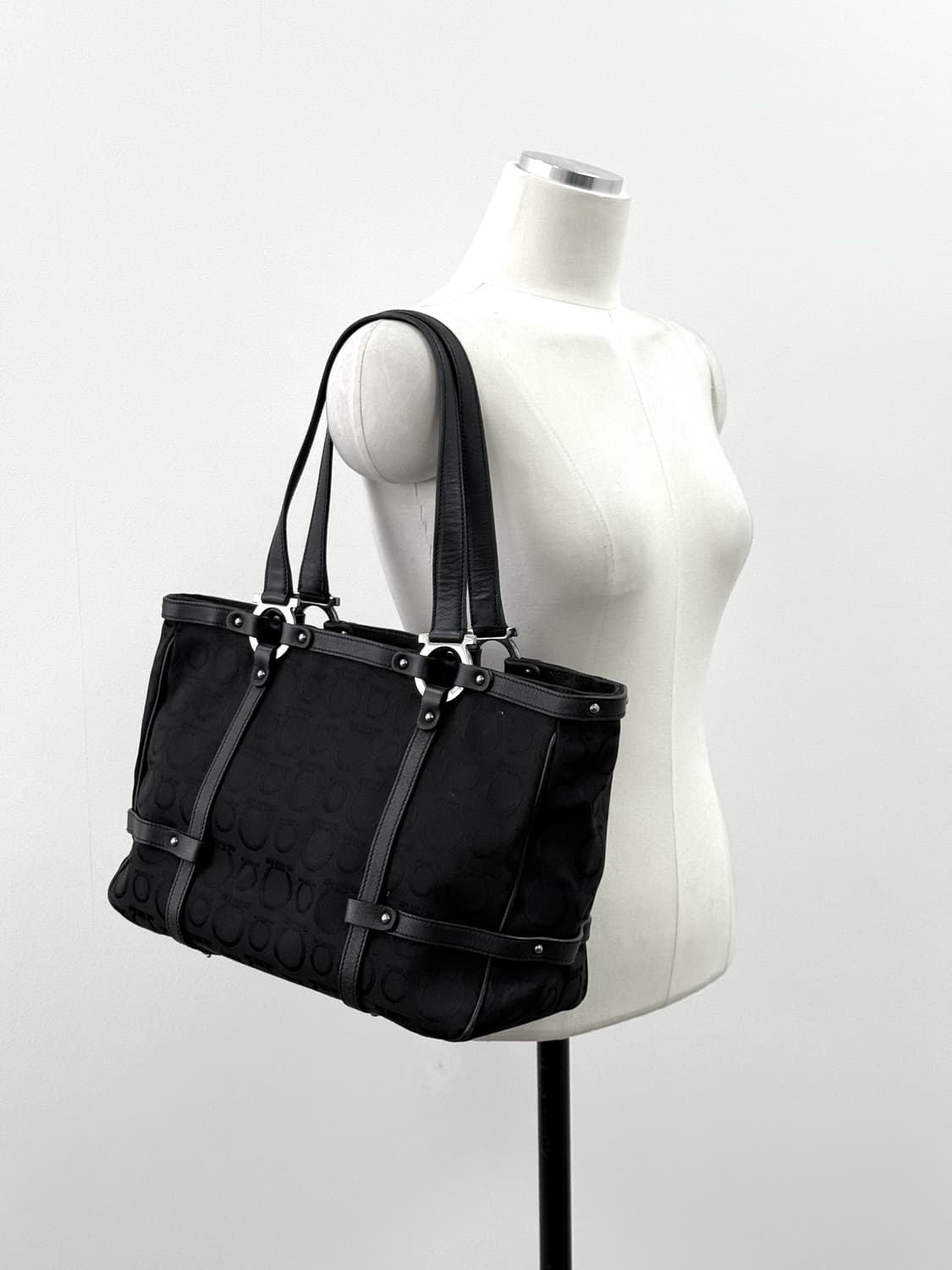  Ferragamo Gancini Jacquard Tote Bag  상품이미지6