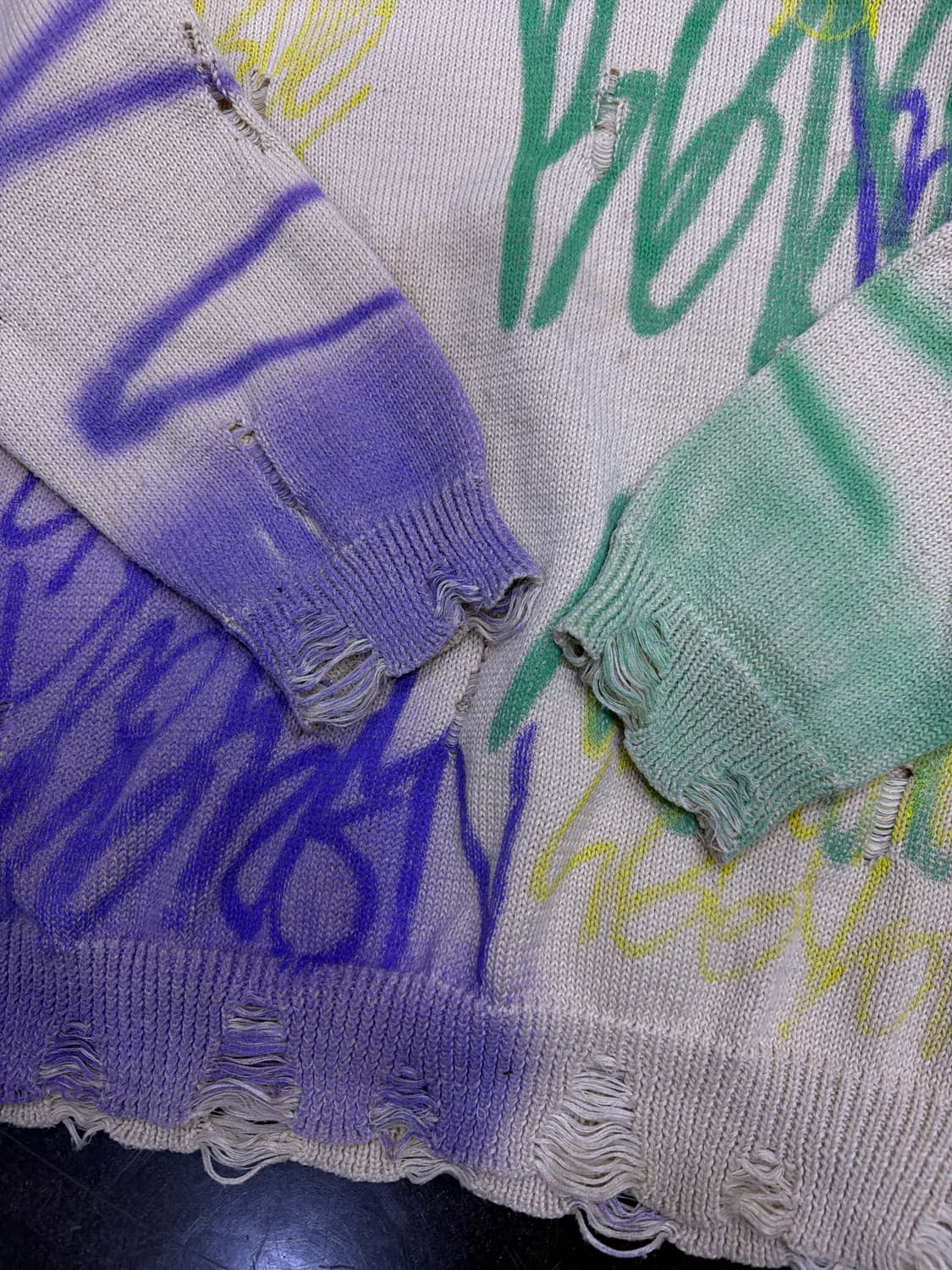 빈티지 데미지 그래피티 프린팅 니트 스웨터 상품이미지7