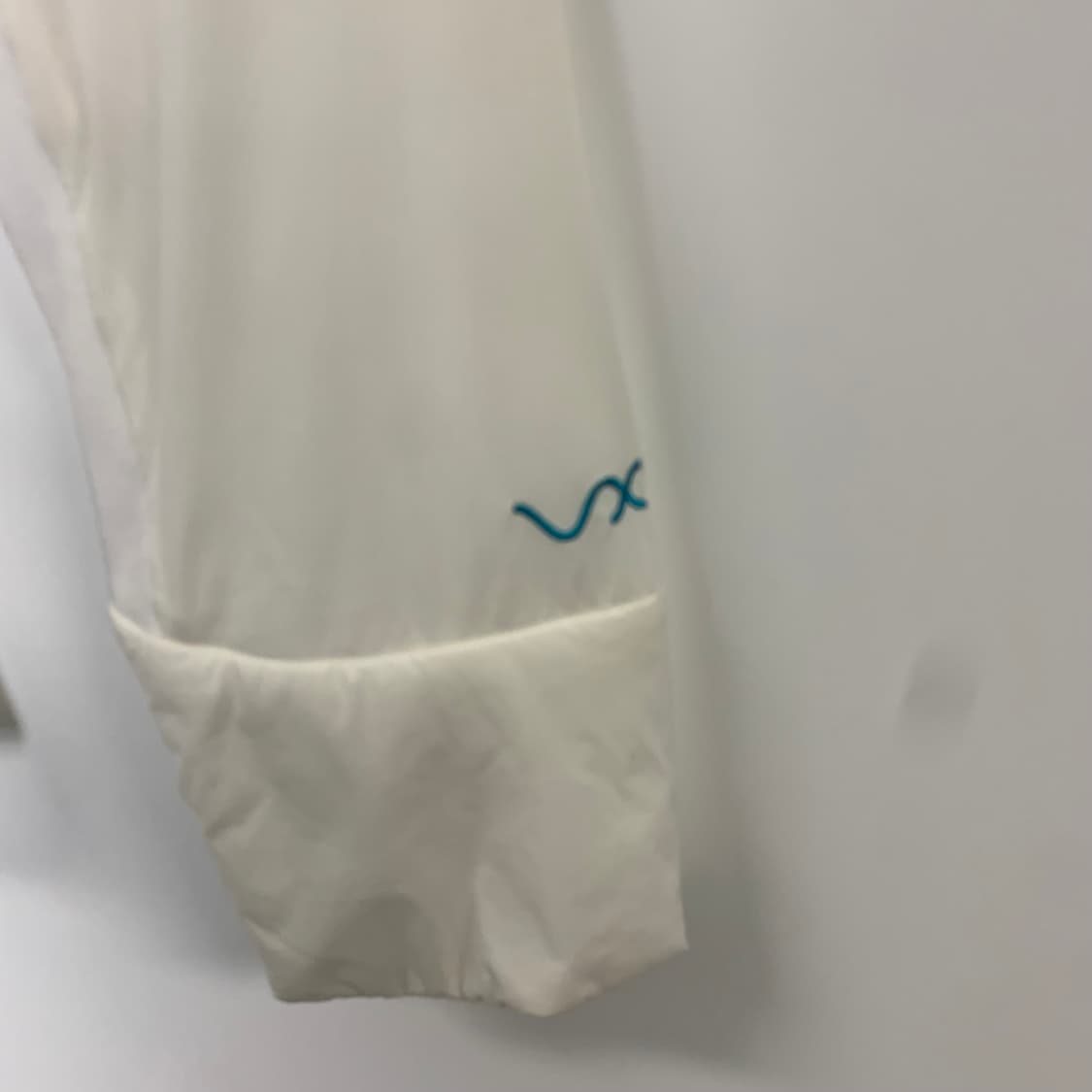 노스페이스 로고 화이트 경량 자켓 상품이미지5