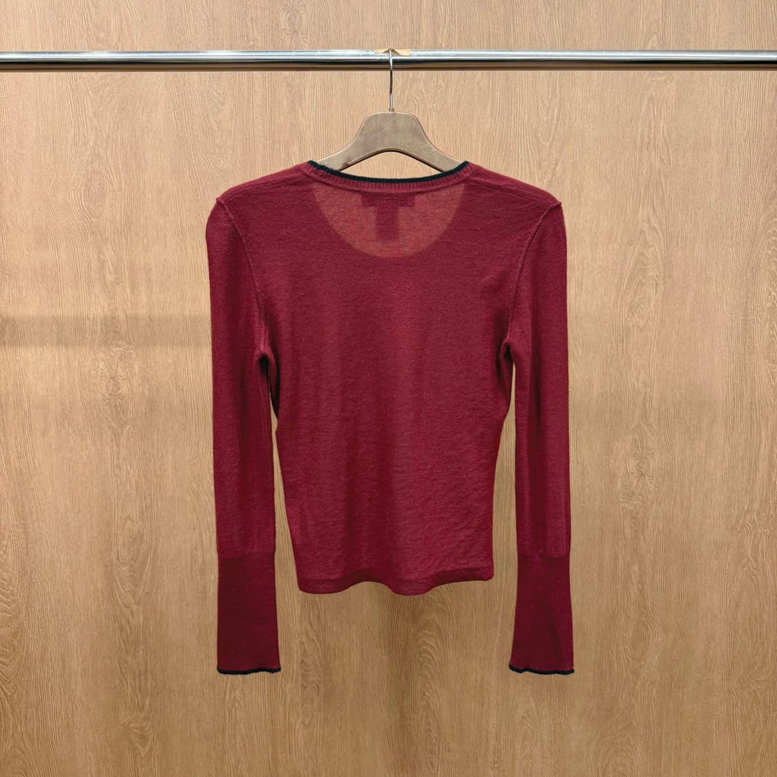 소니아 리키엘 라운드넥 긴팔 니트 블랙 배색 디테일 슬림핏 레드 상품이미지3