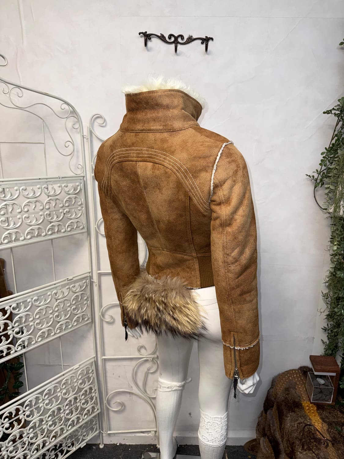 Guess tie dye lamb fur buckle mustang 상품이미지7