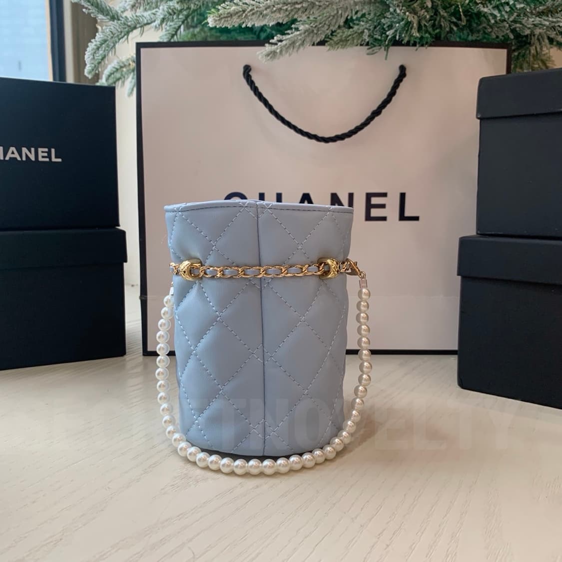 샤넬뷰티 미니 버킷백 진주체인  크로스백 블루 드로스트링 백  상품이미지3