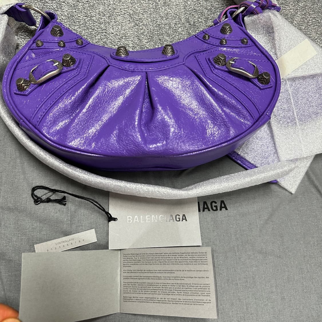 BALENCIAGA 발렌시아가 르카골 퍼플백 XS 상품이미지10
