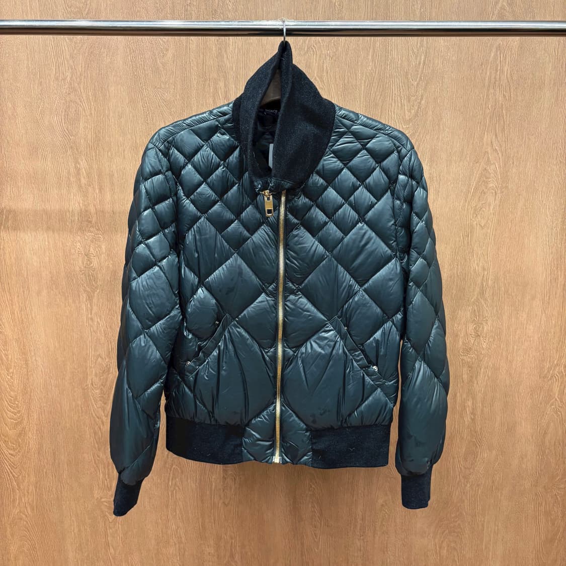 돌체앤가바나 다운 블루종 점퍼 다이아 퀄팅 패턴 골드 지퍼 디테일 딥그린 상품이미지2