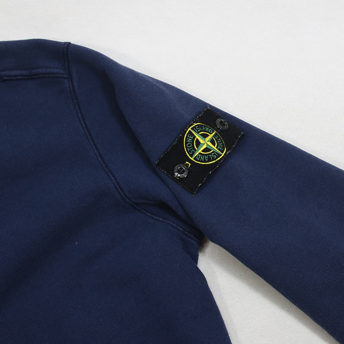 (착용컷) STONE ISLAND 와펜 맨투맨 (남성용 XL) 상품이미지7