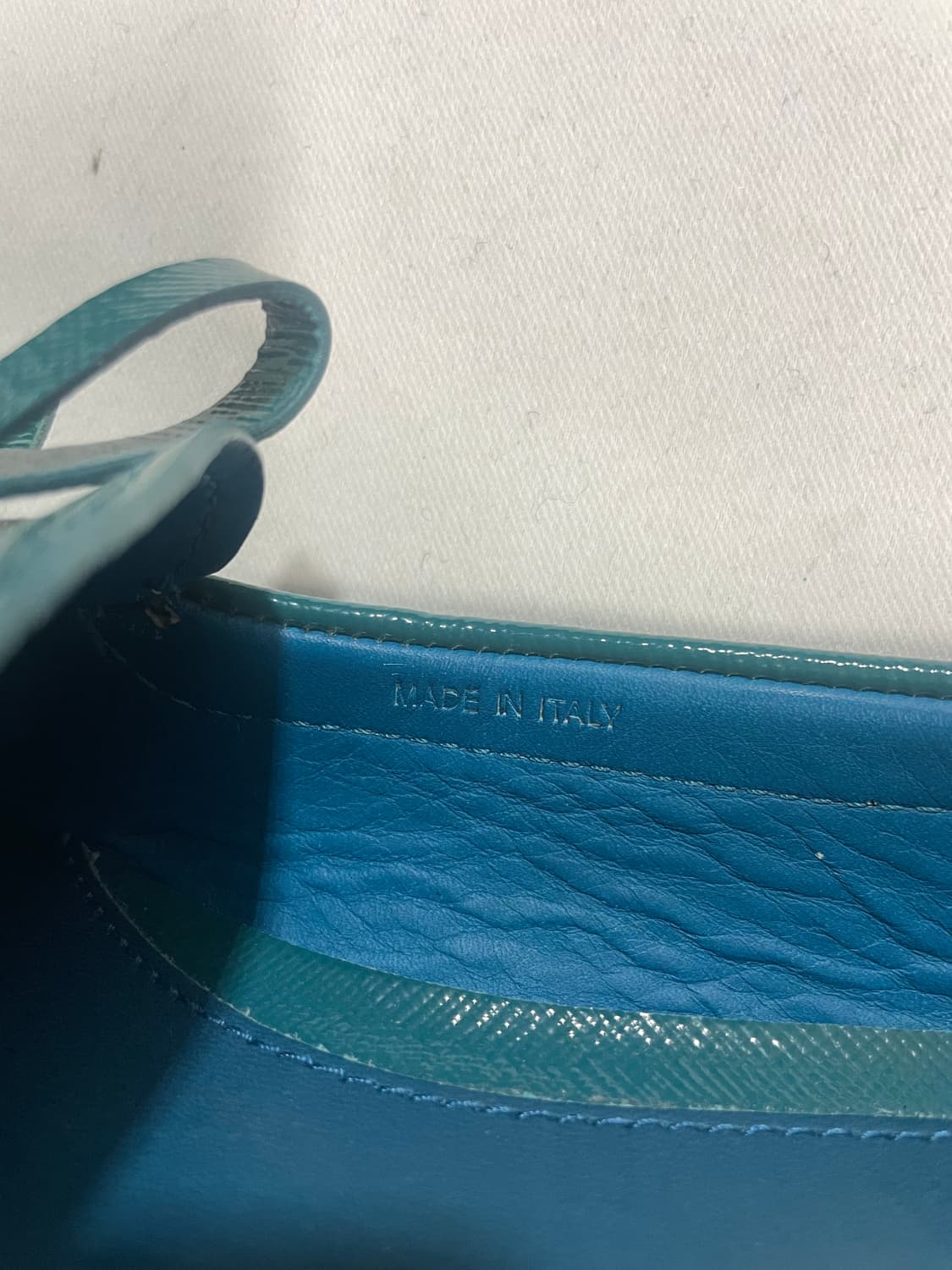 프라다 에나멜 리본 드라이빙 로퍼 상품이미지8