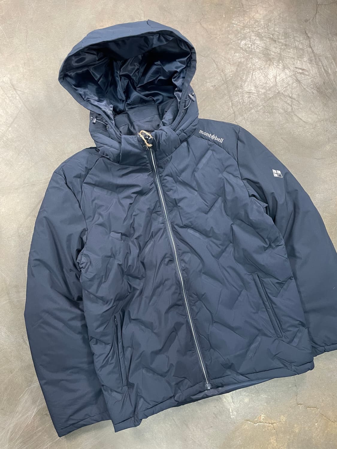 몽벨 데드스탁 후디드 경량 패딩 상품이미지4