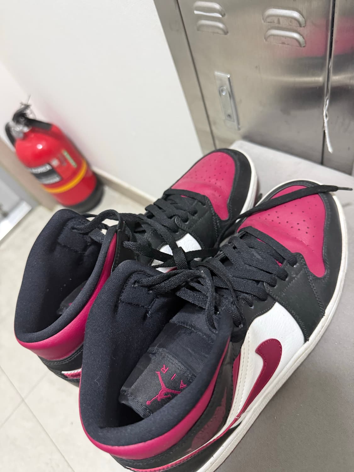 조던1 미드 브레드 토 노블 레드 275 상품이미지2