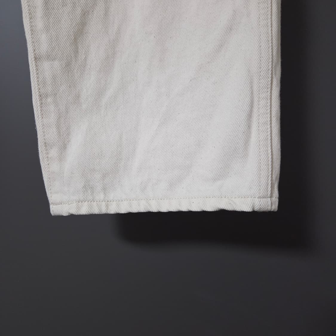 [1] 러프사이드 드레이프 데님팬츠 에크루 / 아이보리 화이트 상품이미지4