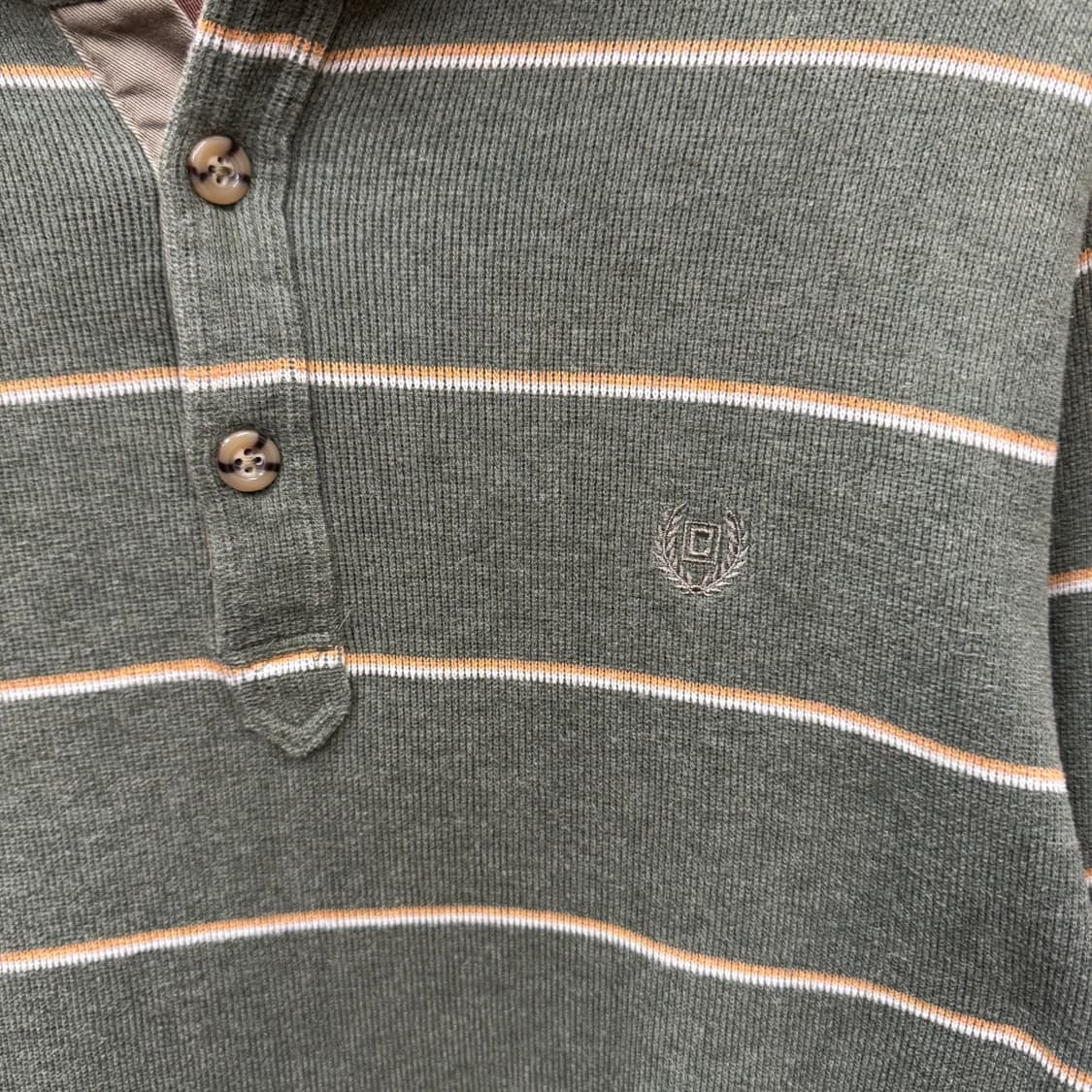 챕스 럭비 니트 PK 스트라이프 패턴 전면 로고 디테일 올리브 상품이미지5