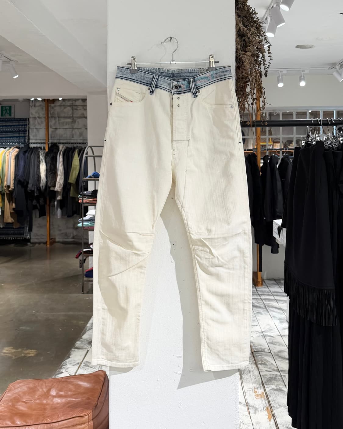 디젤 아이보리 스트레이트핏 데님 팬츠 상품이미지1