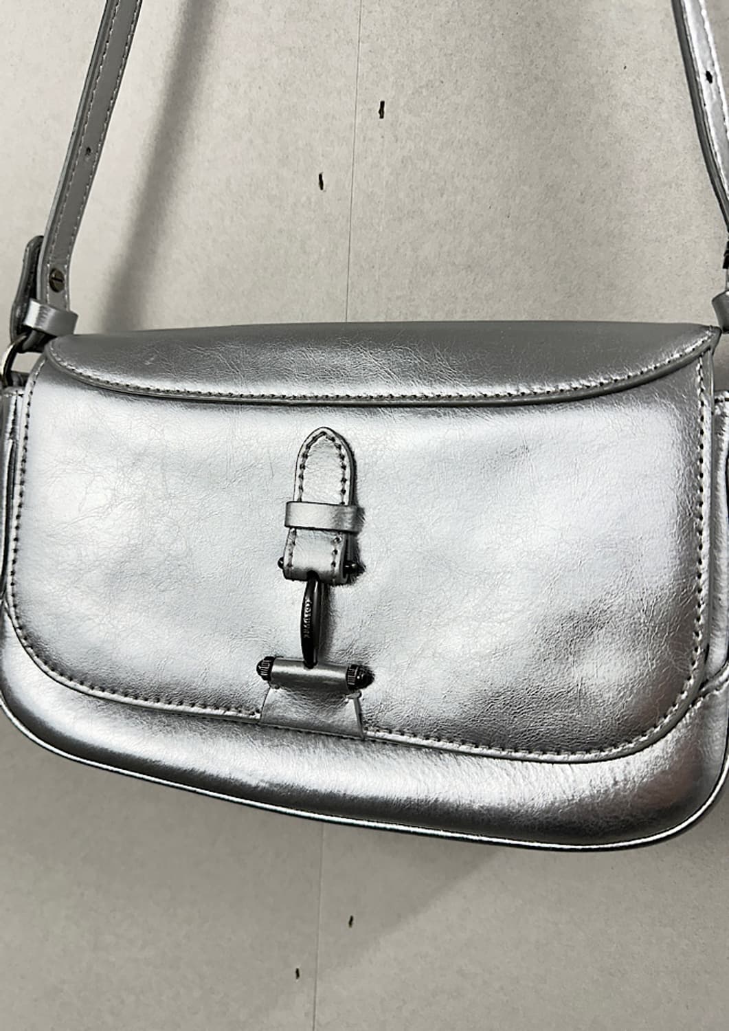 루에브르 삭드벨로 실버 숄더백  상품이미지4