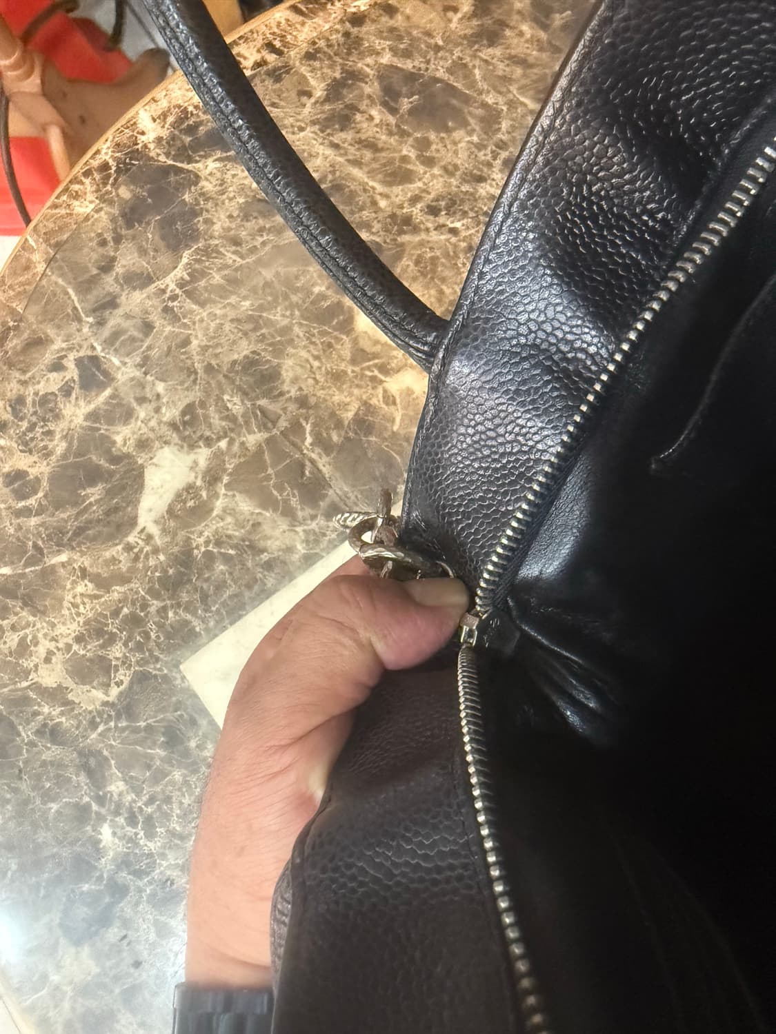 정품 샤넬 메탈리온 퀄팅 캐비어 토트백 팝니다 상품이미지10