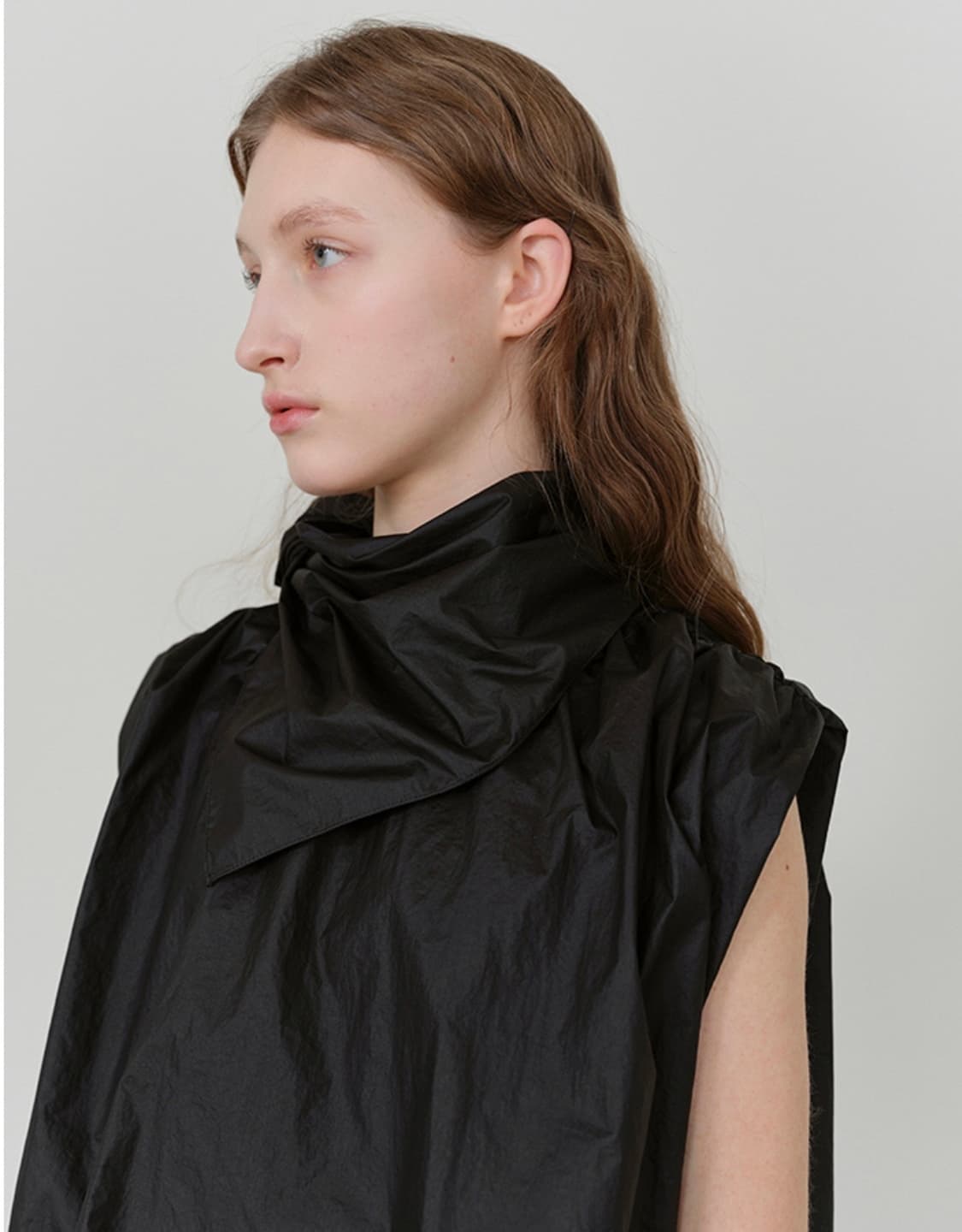 SCARF SHIRRING SLEEVELESS TOP_BLACK 상품이미지4