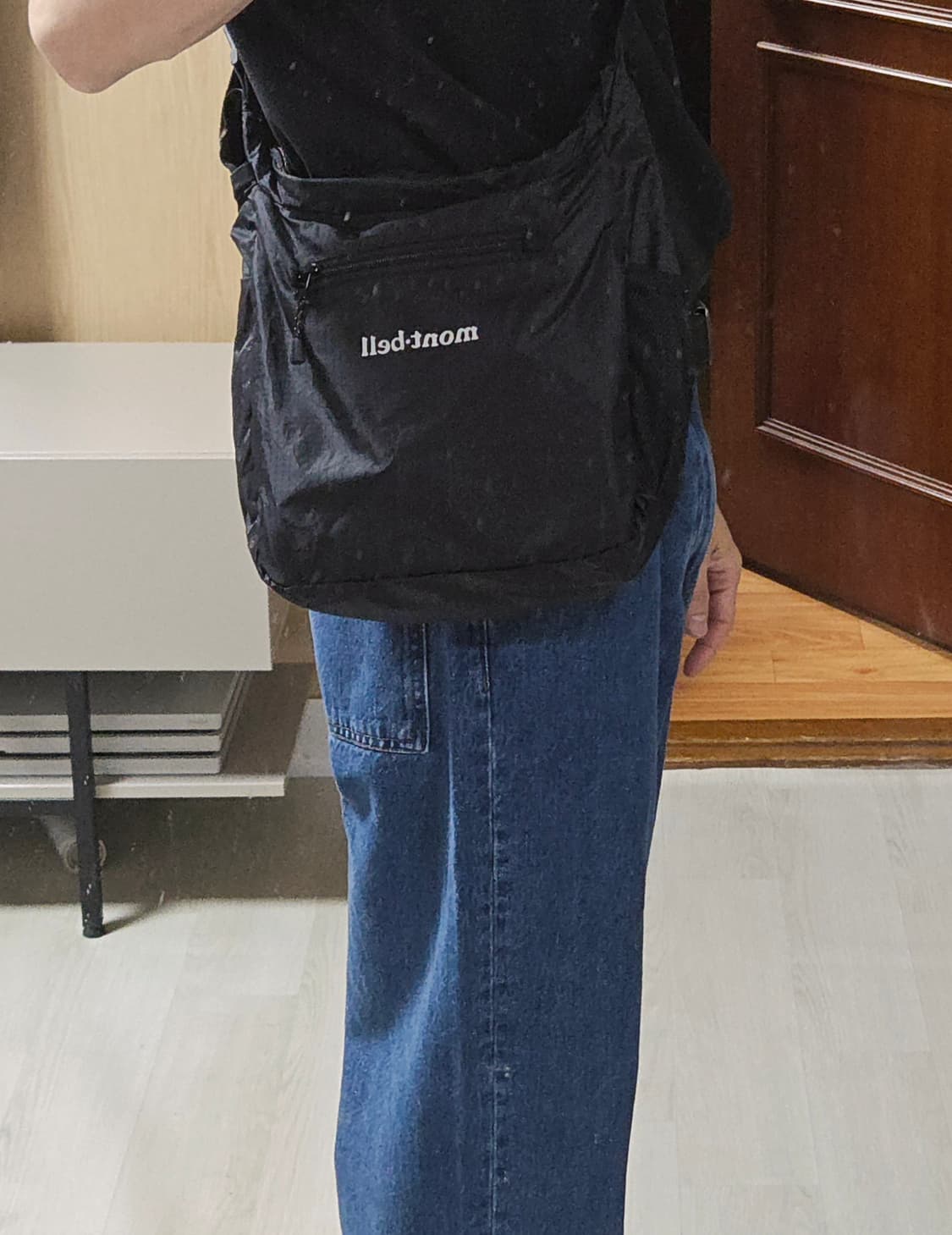 (착샷) 몽벨 포켓터블 숄더백 라이트 블랙 S M 2종 상품이미지6