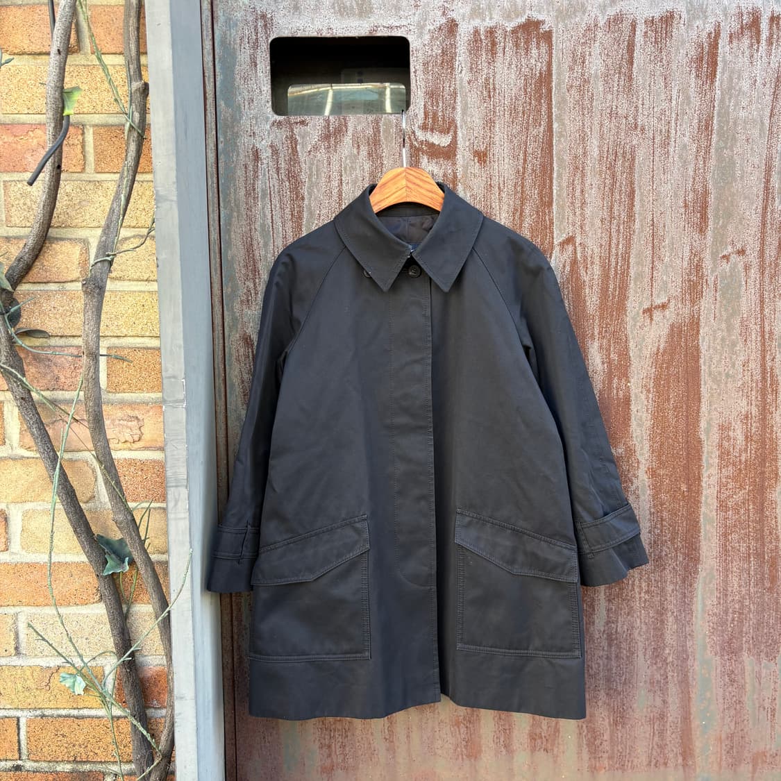 아쿠아스커텀 블랙 래글런 투 포켓 코트 상품이미지1