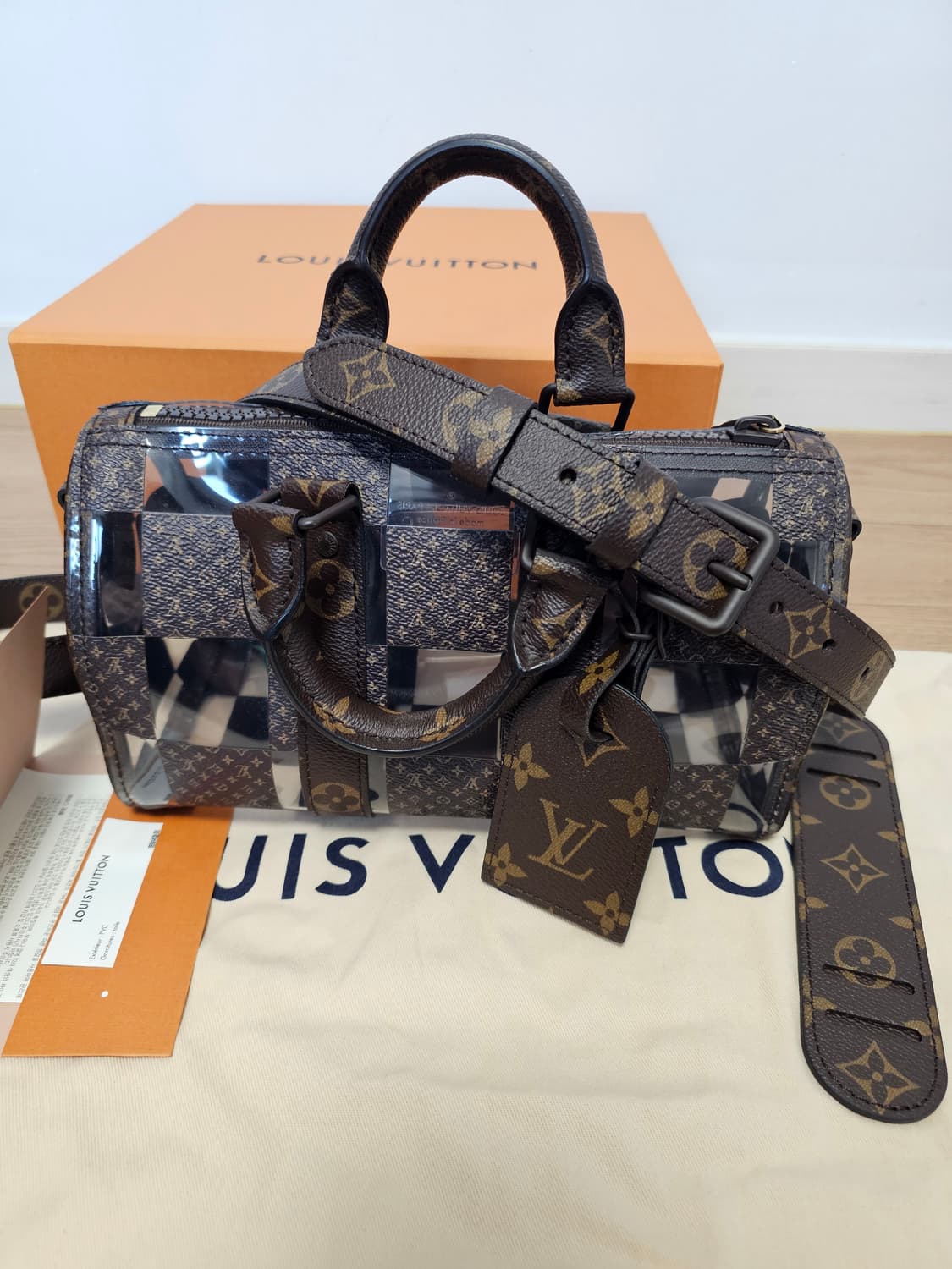 루이비통 버질아블로 투명 다미에 모노그램 키폴25 크로스백 상품이미지3