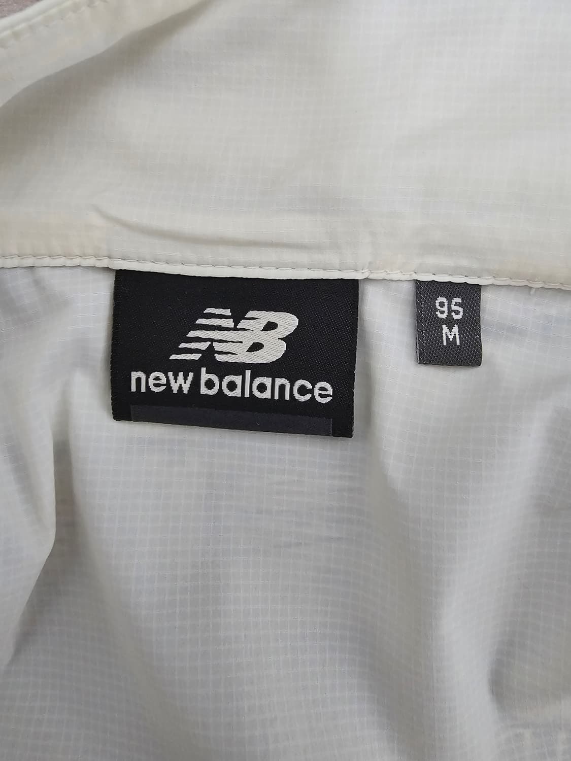 뉴발란스 경량 바람막이 자켓 M 상품이미지3