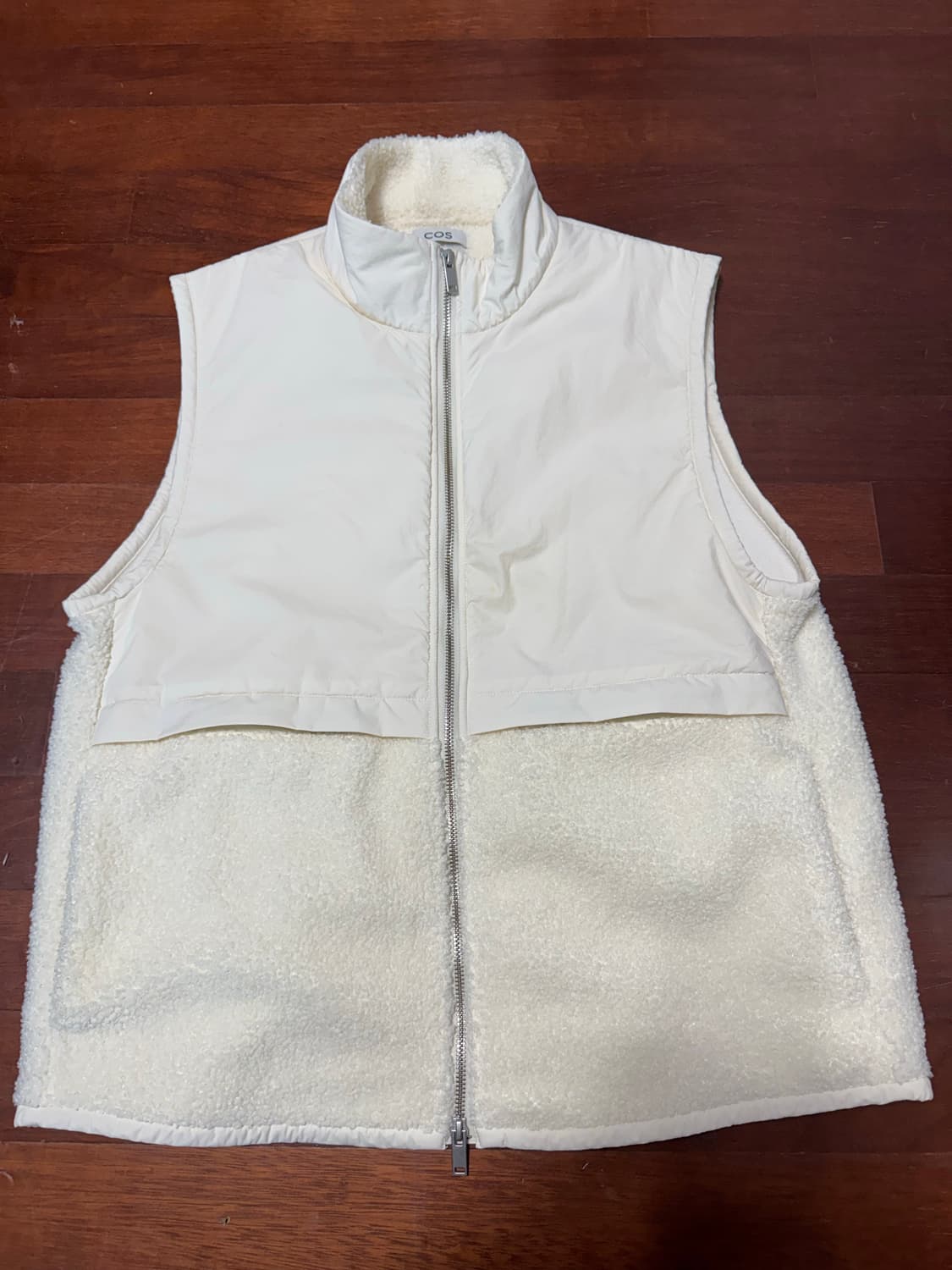 COS 콘트래스트 패널 질레 후리스 베스트 regular 상품이미지3