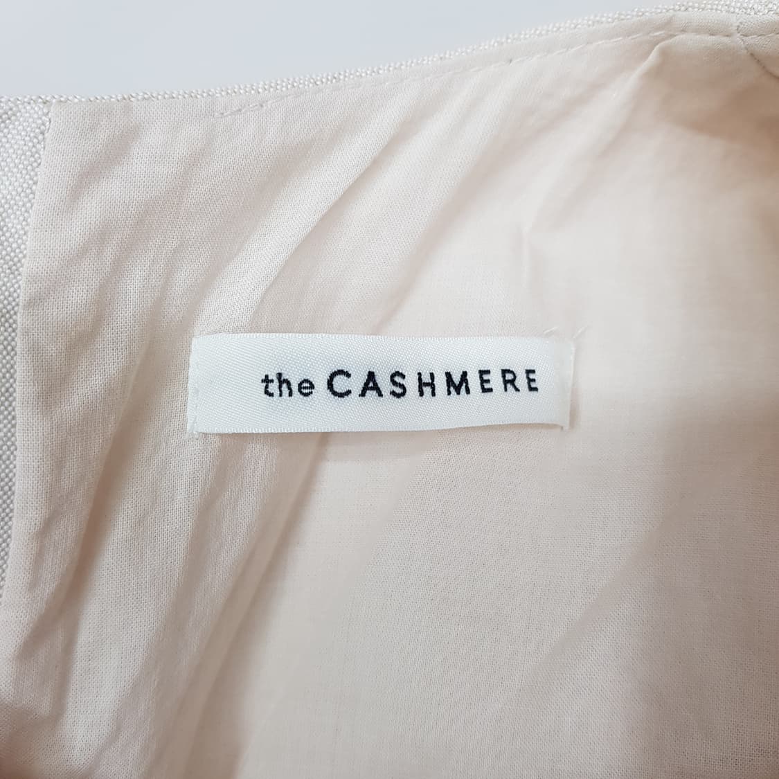 한섬 더캐시미어 2022 슬리브리스 블라우스 82-94-160사이즈 상품이미지5