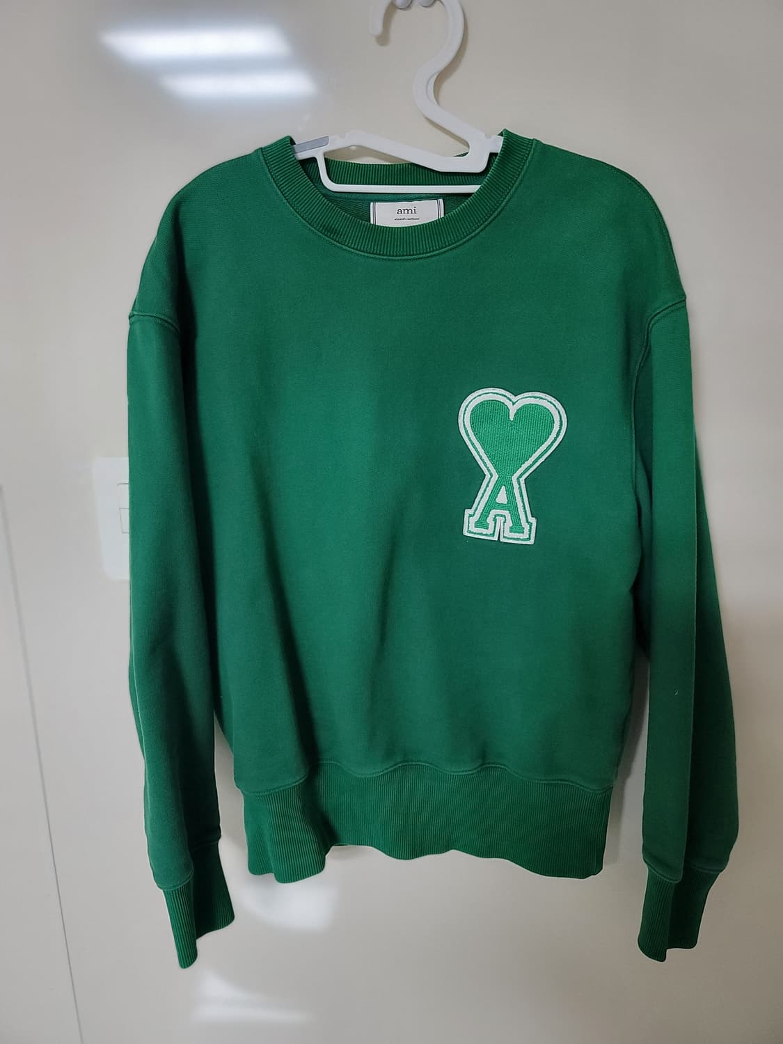 아미 헤비코튼 그린 맨투맨 S 95정사이즈 상태굿

남성95 딱맞음 상품이미지1