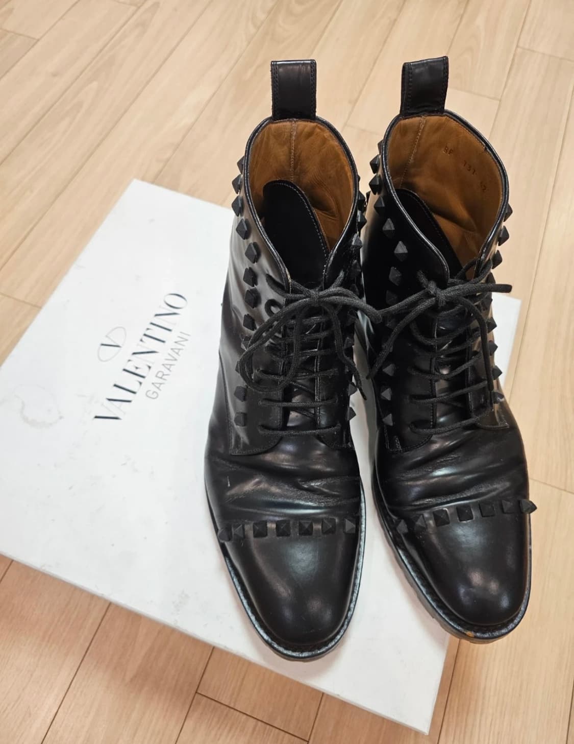 발렌티노 락스터드 앵클 부츠 블랙 42 상품이미지1