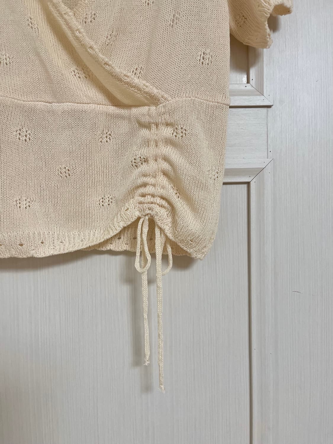 에딘버러 핑크 아이보리 펀칭 랩 니트 크롭 가디건 상품이미지3