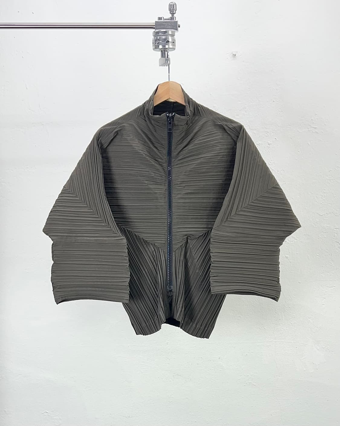 이세이 미야케 89-90AW 카키 플리츠 셋업 상품이미지1