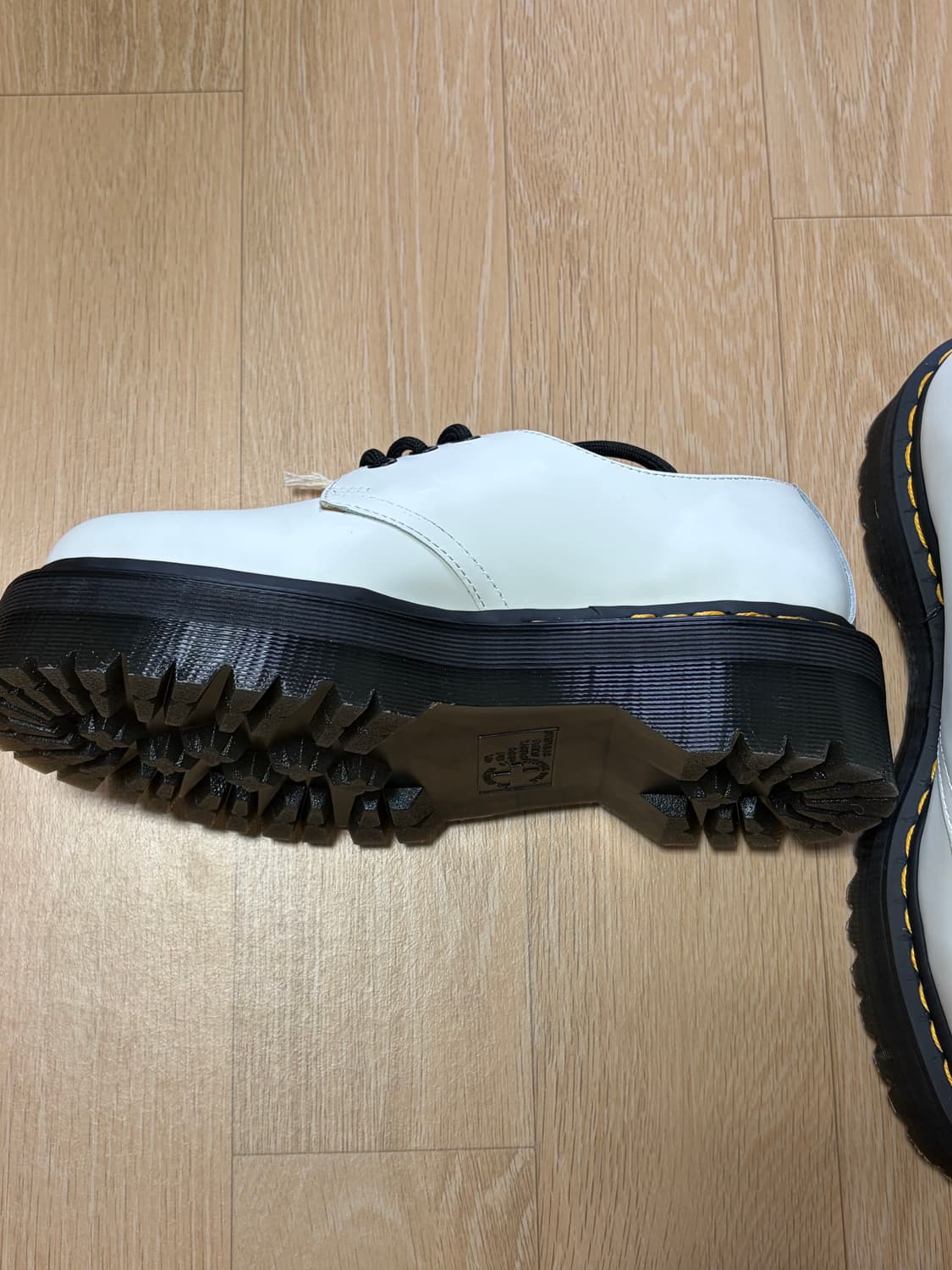 닥터마틴 1461 쿼드 스무스 레더 플랫폼 화이트(250) 상품이미지3