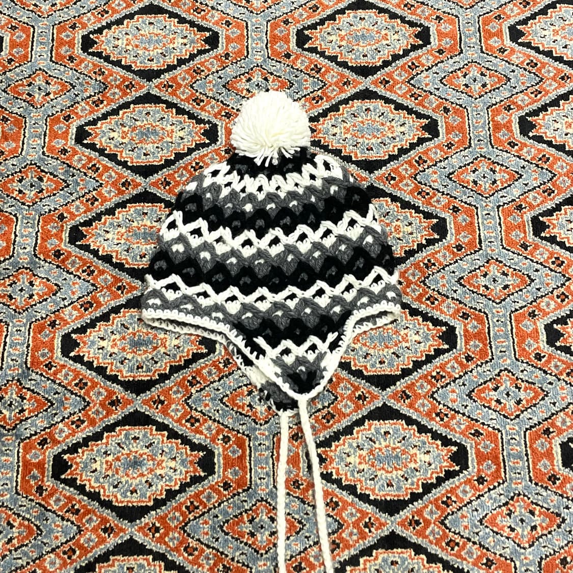 빈티지 블랙 솔방울 비니 상품이미지2