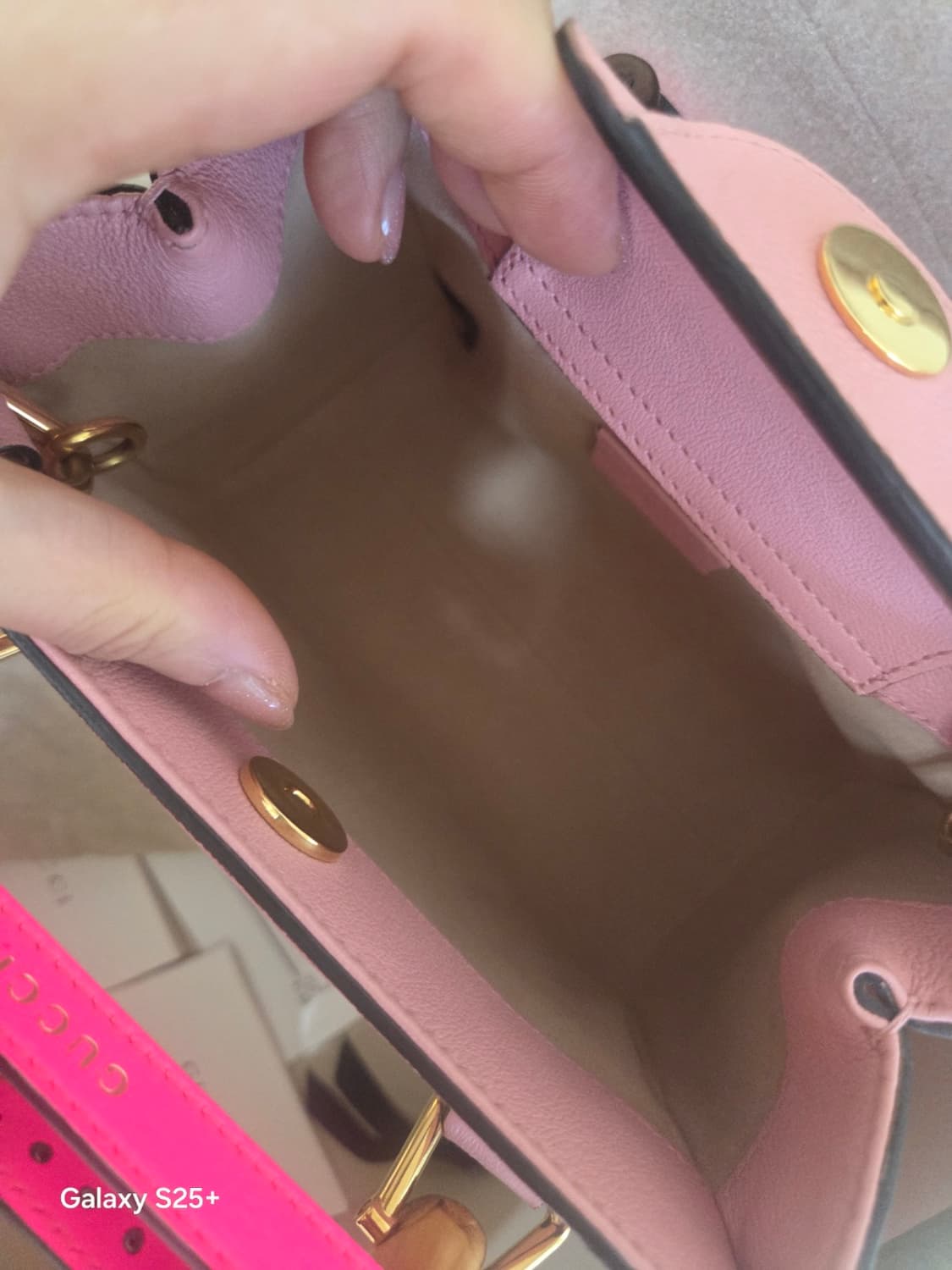 구찌 다이애나 미듐 탑핸들 뱀부 새상품 핑크 상품이미지10