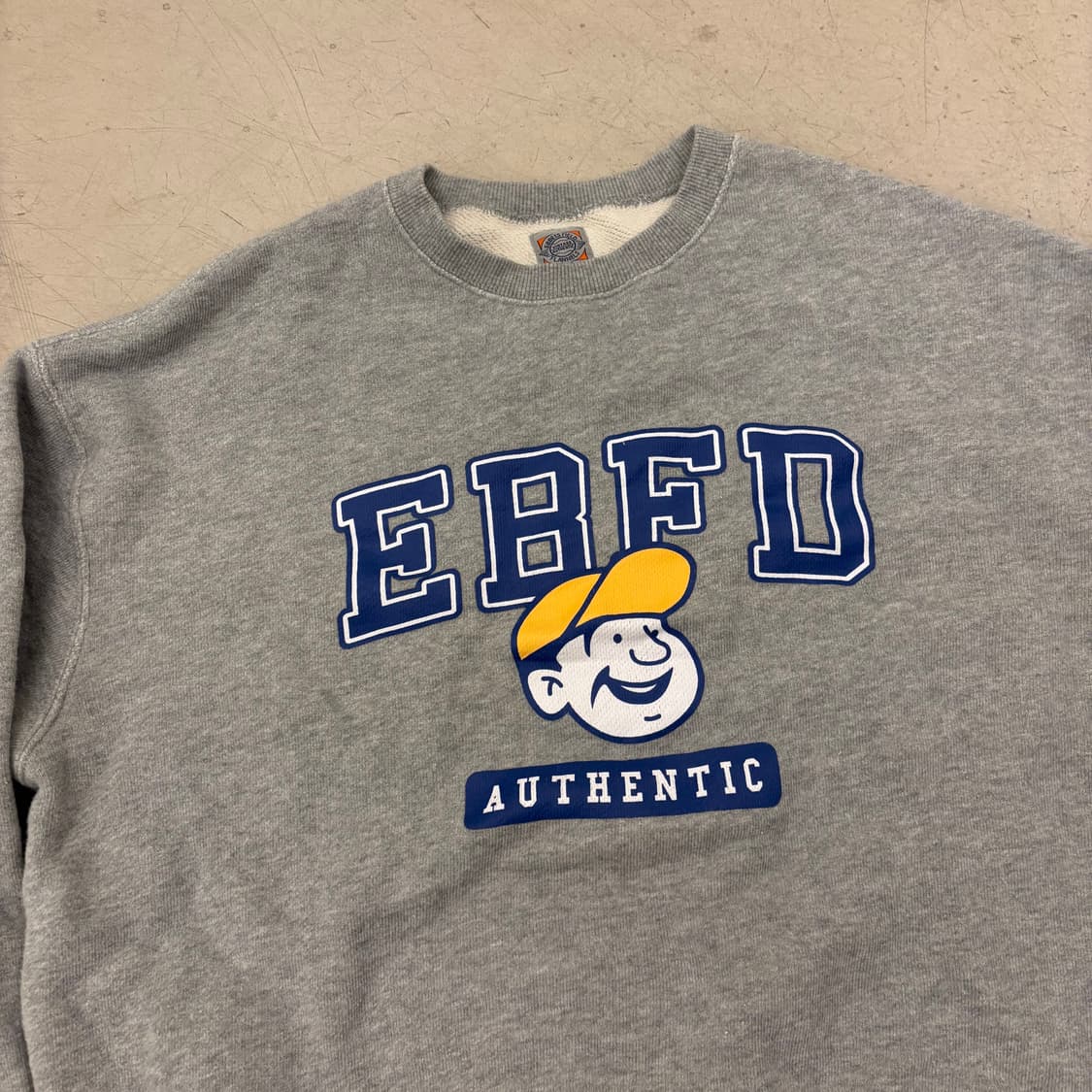 이벳필드 빅로고 그레이 맨투맨 상품이미지2