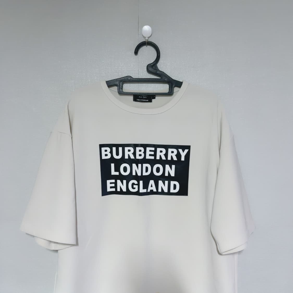 버버리 화이트 로고 프린팅 여름 공용 반팔티 상품이미지2