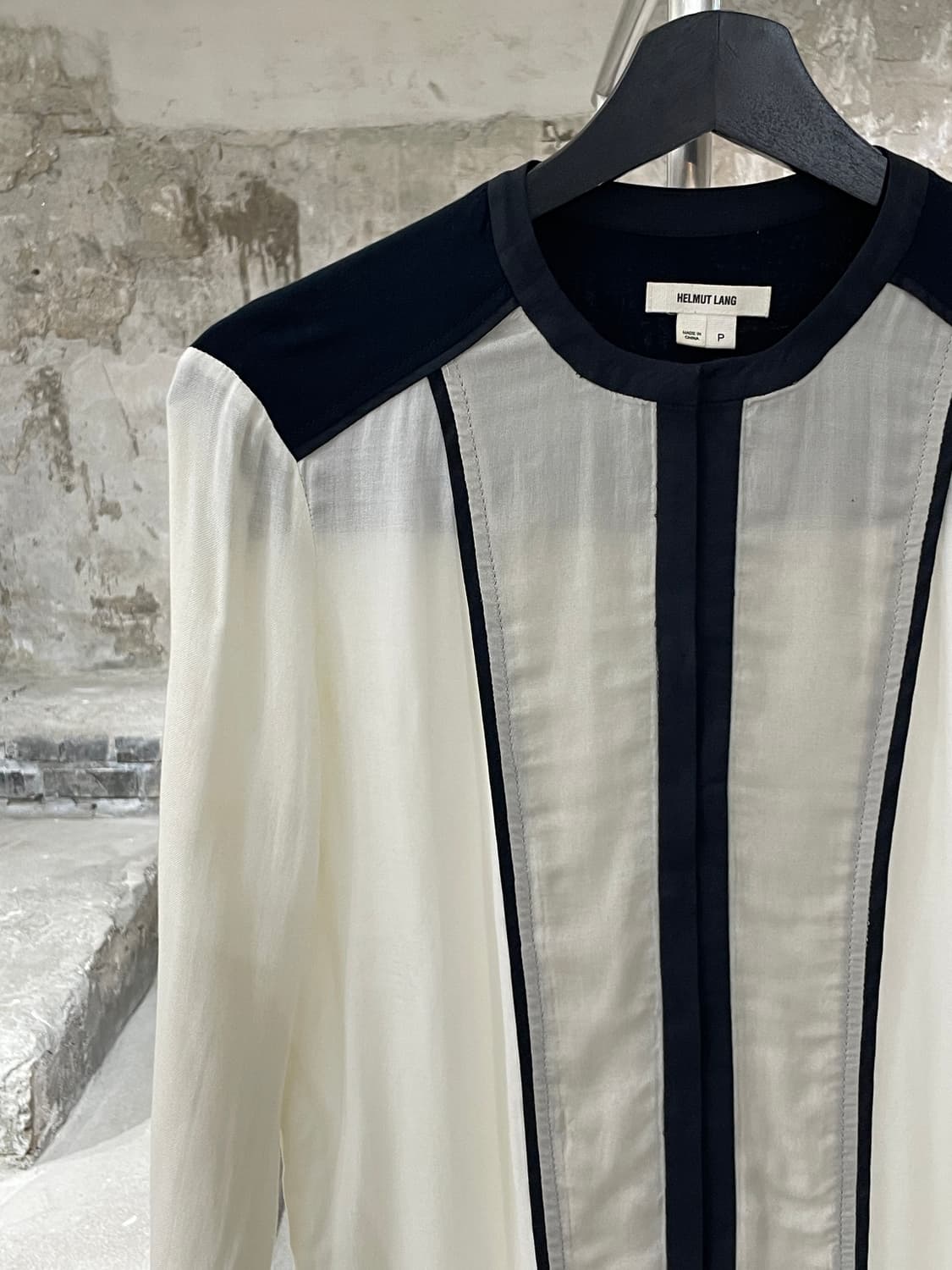 헬무트랭 아이보리 히든 버튼 배색 비스코스 블라우스 상품이미지2