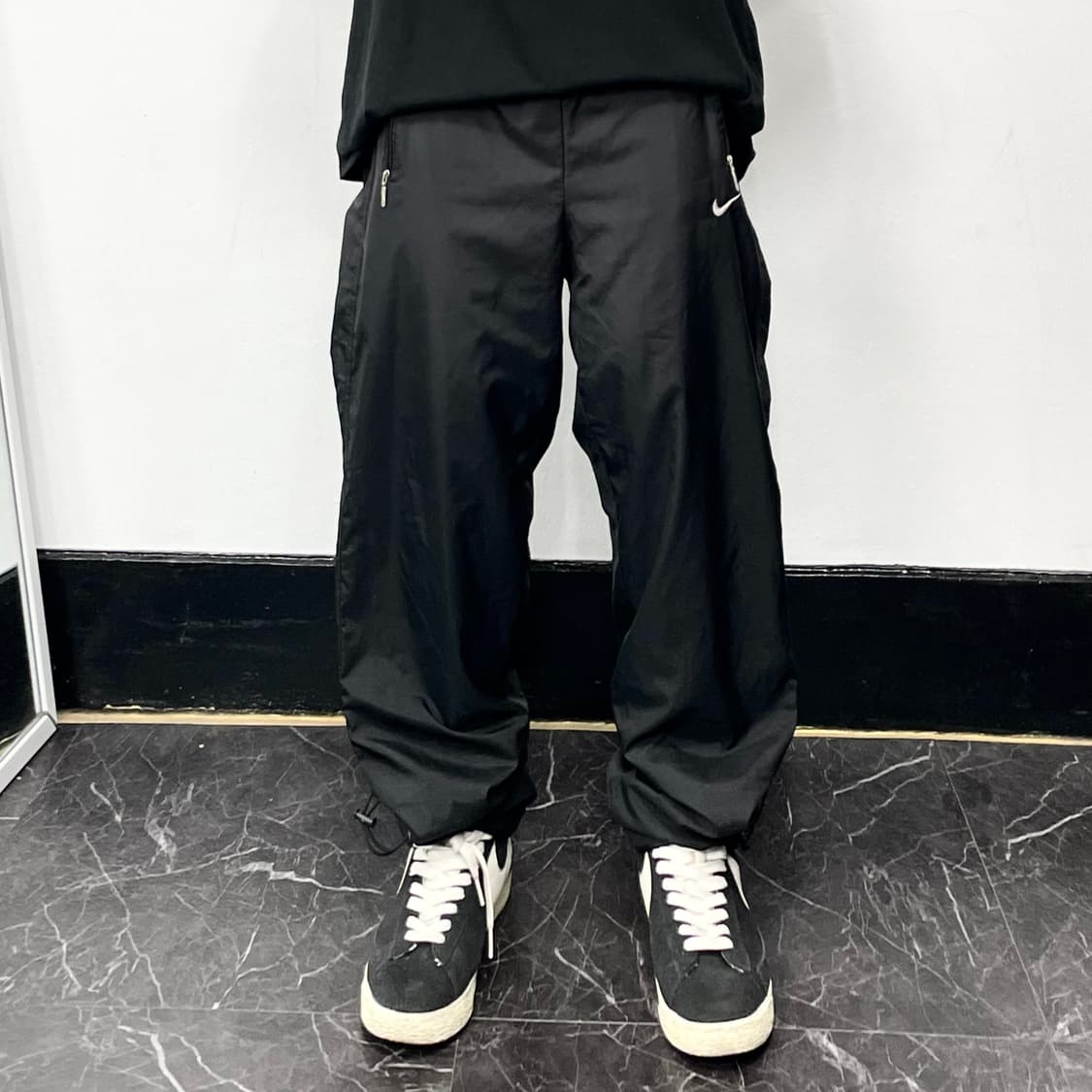 나이키 블랙 스우시 와이드 트랙팬츠 상품이미지2