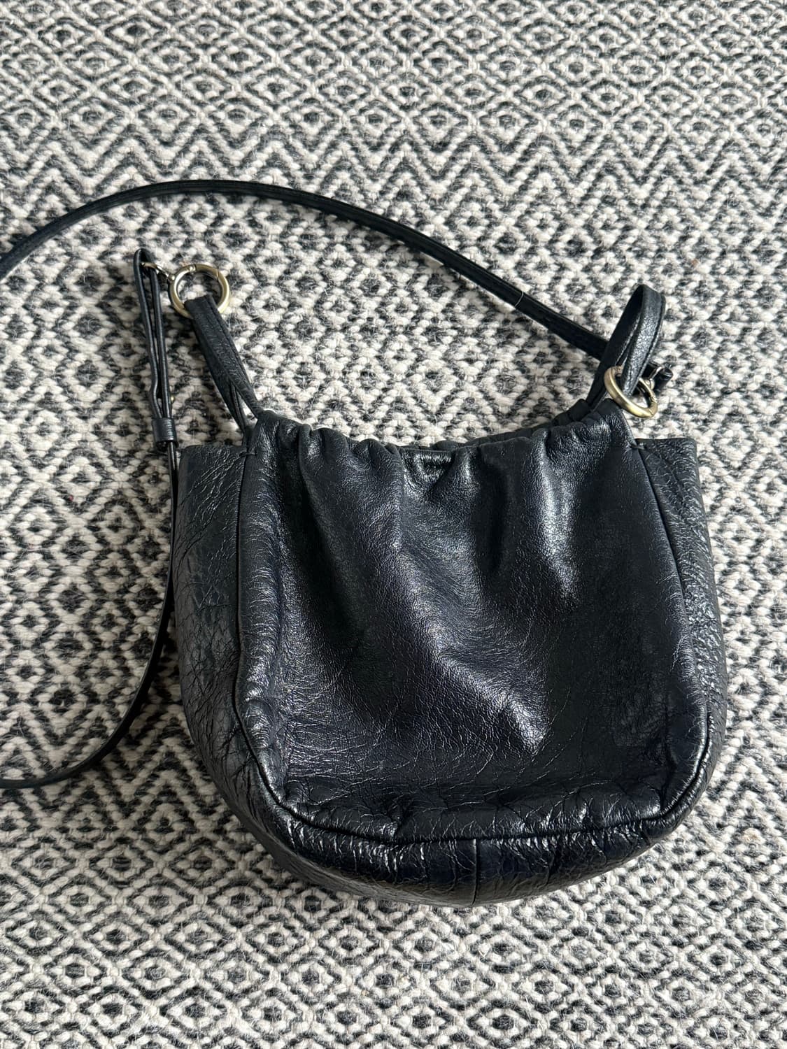 YURT 유르트 블랙 가죽 미니 숄더백 상품이미지1