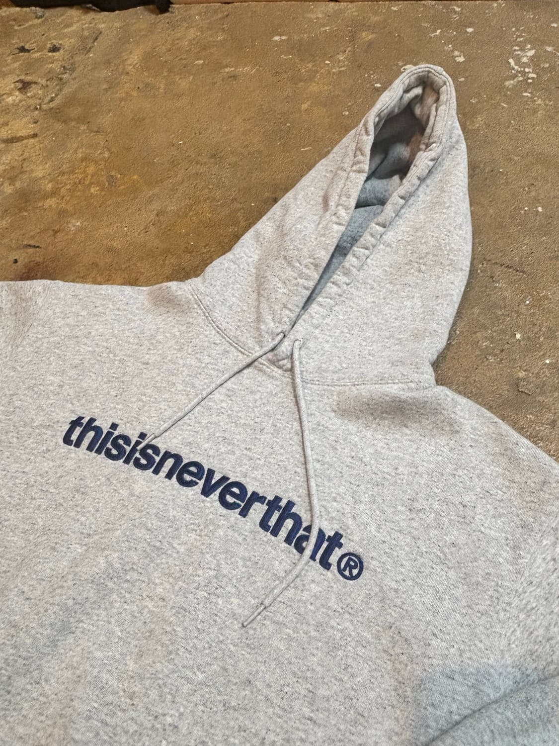 디스이즈네버댓 T-Logo Hoodie - Heather Grey 상품이미지3