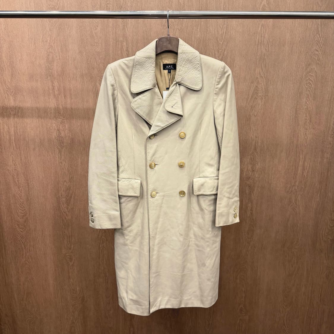 아페쎄 레더 롱 코트 더블 브레스트 와이드 라펠 디테일 레귤러핏 베이지 상품이미지2