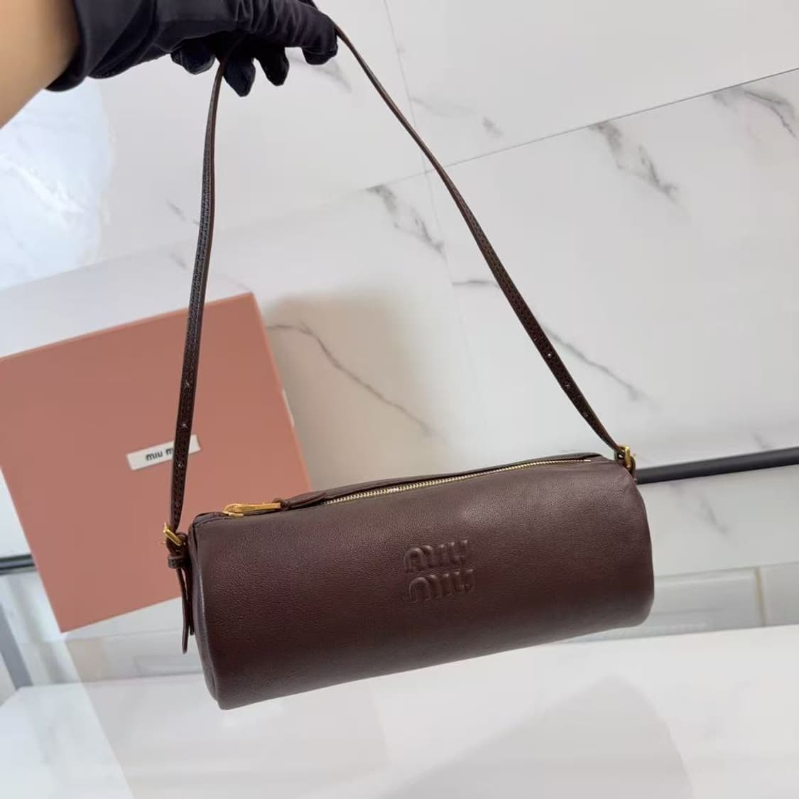 미우 미우 나파 레더 미니 파우치 오크 상품이미지5