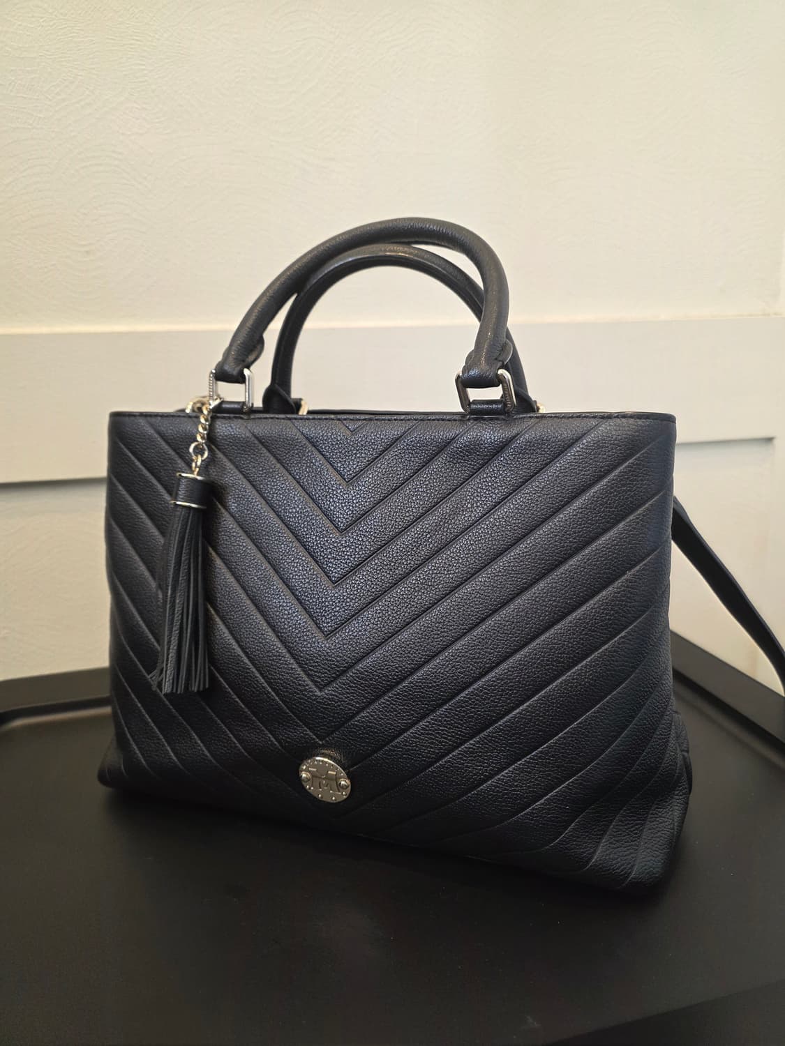 메트로씨티 네오 루체 블랙 V백 토트겸숄더백 상품이미지4