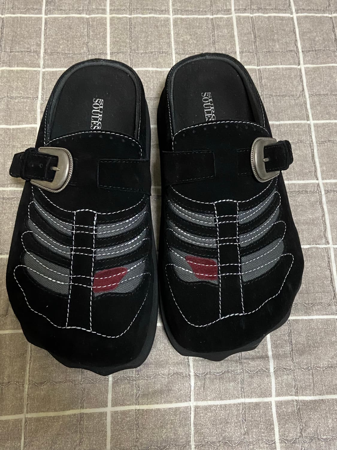 쏘유레슈어 x 써저리 협업 슬립온 상품이미지1