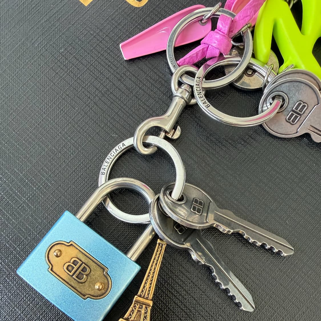 [새상품] 발렌시아가 Subway Mirror Keyring 키링 참 키 상품이미지3