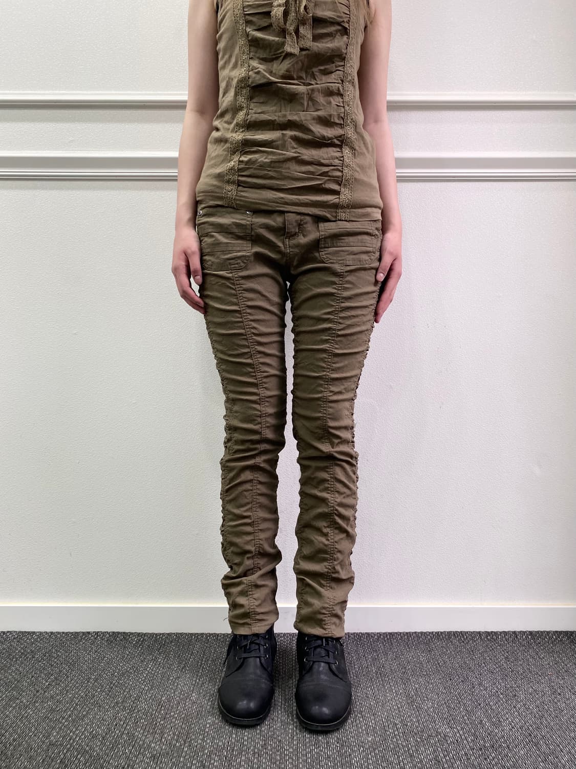  Shirring Detail Slim Fit Khaki Pants 상품이미지1