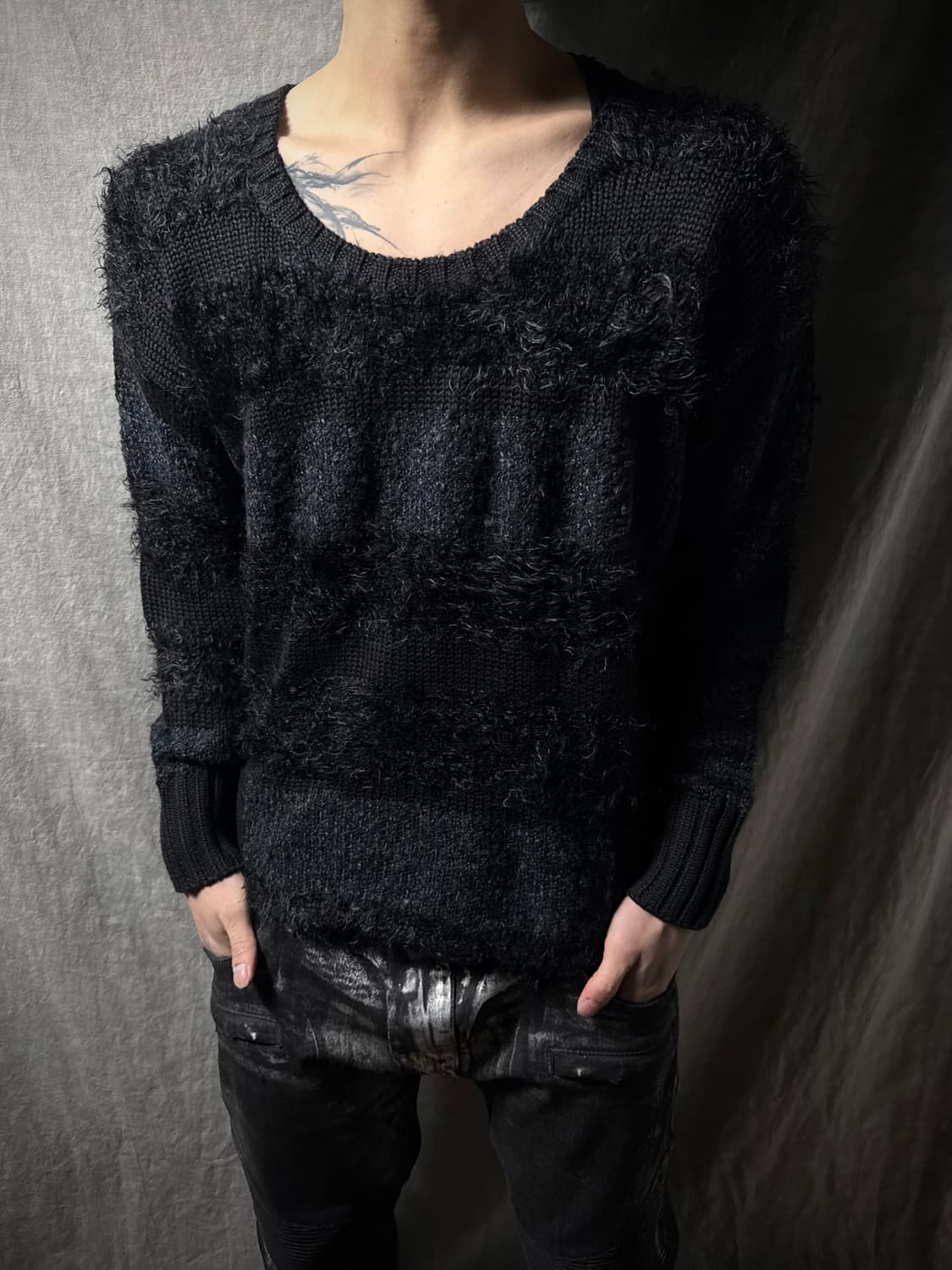 NO ID Textured Shaggy Knit Sweater  상품이미지1
