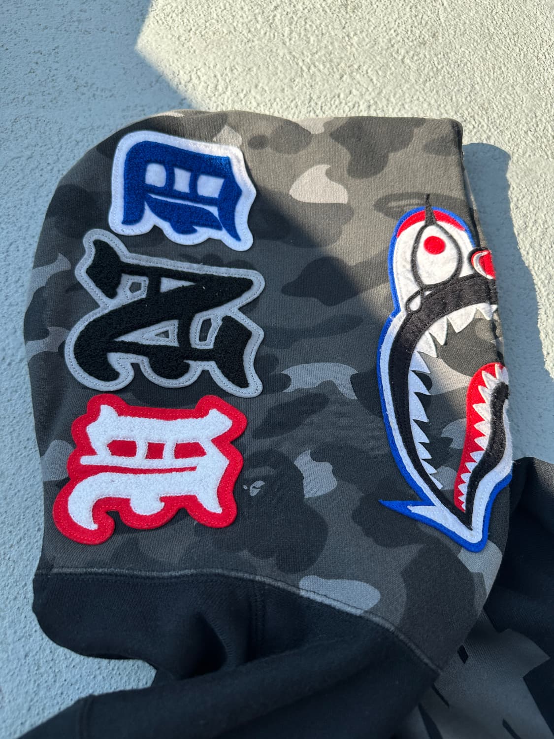 BAPE x UNDEFEATED 샤크 후드집업  상품이미지2