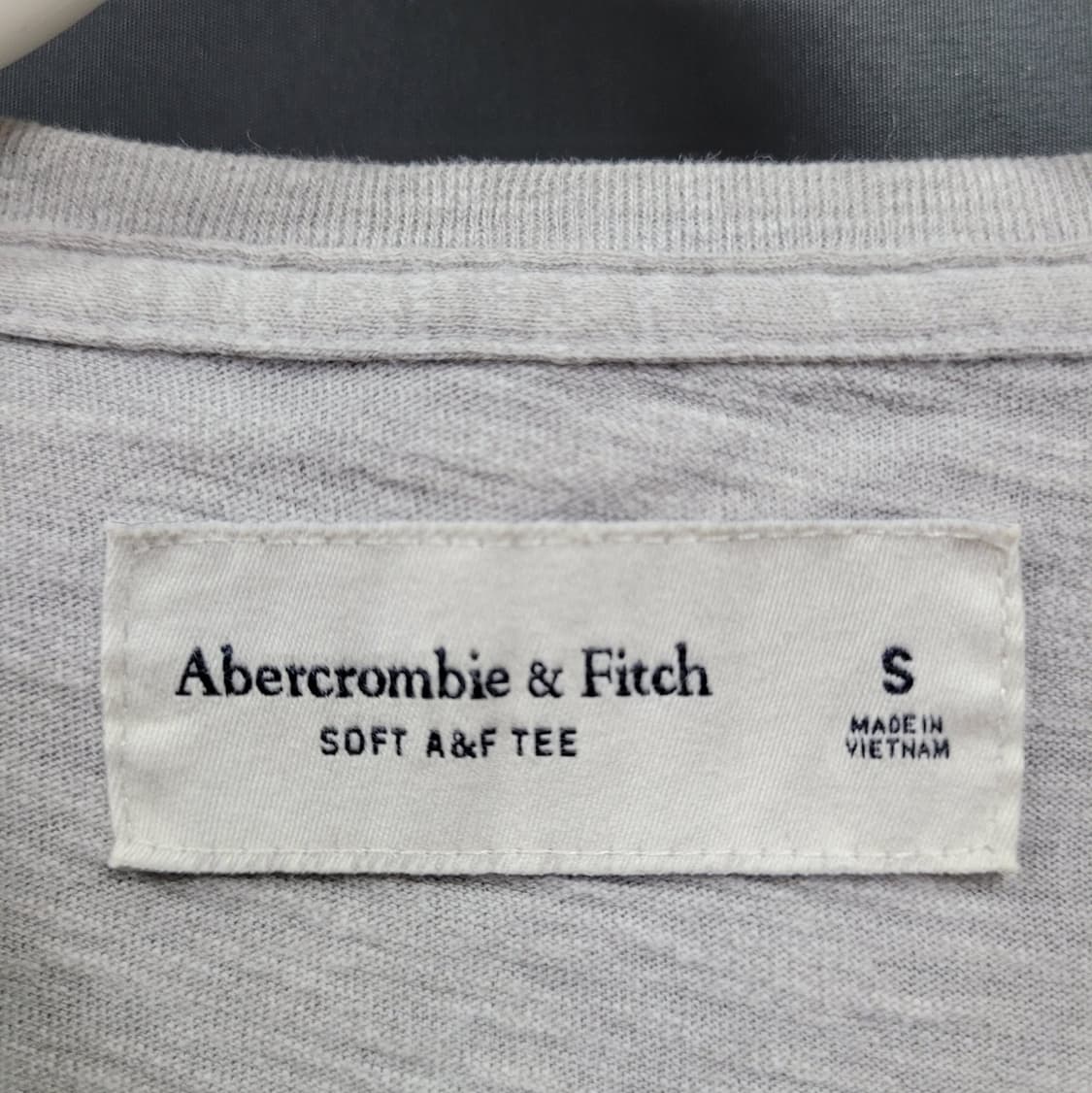 Abercrombie 아베크롬비 자수로고 브이넥 셔츠  상품이미지5