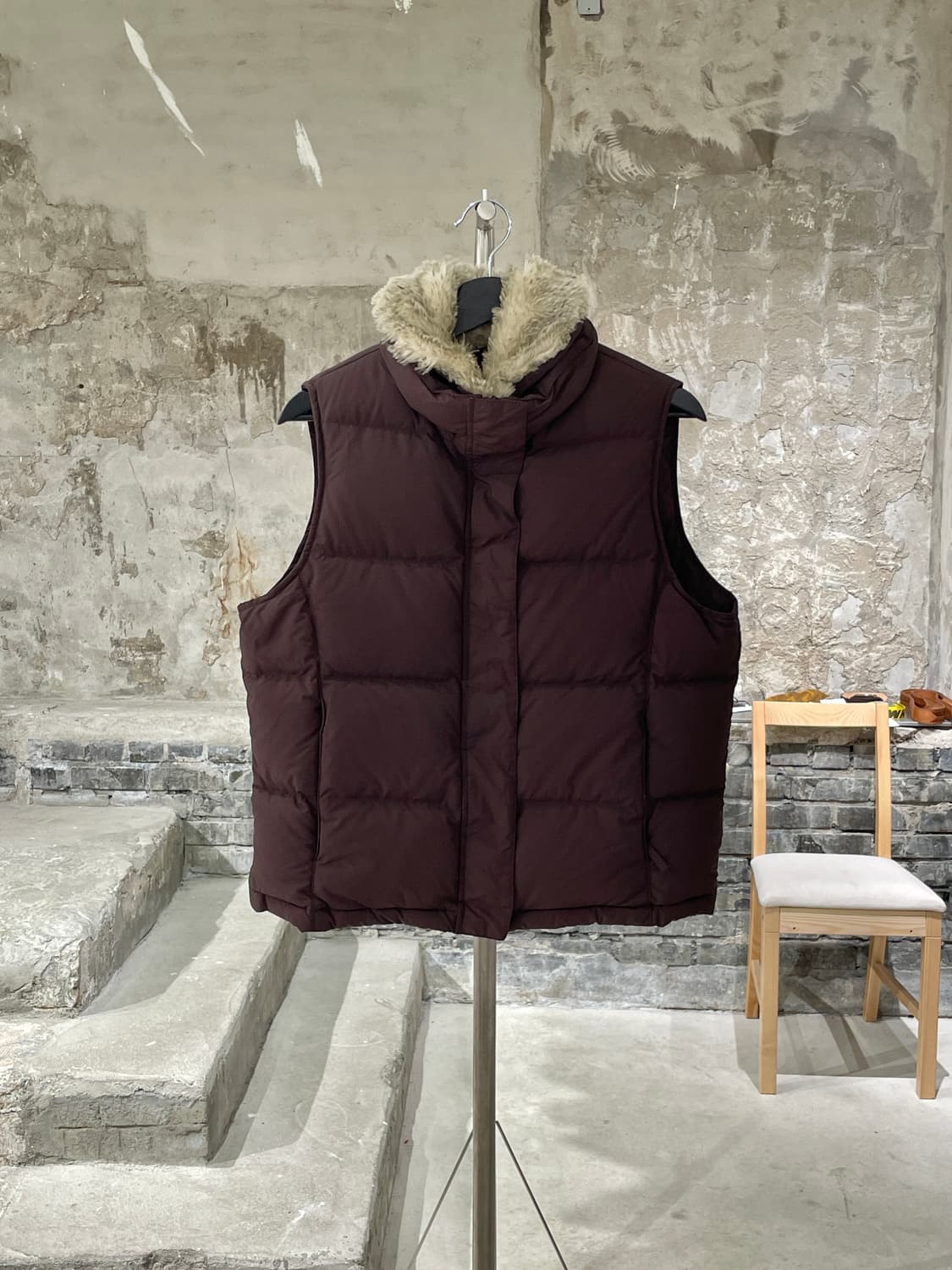 엘엘빈 브라운 미니멀 구스 다운 퍽스 퍼 베스트 상품이미지1