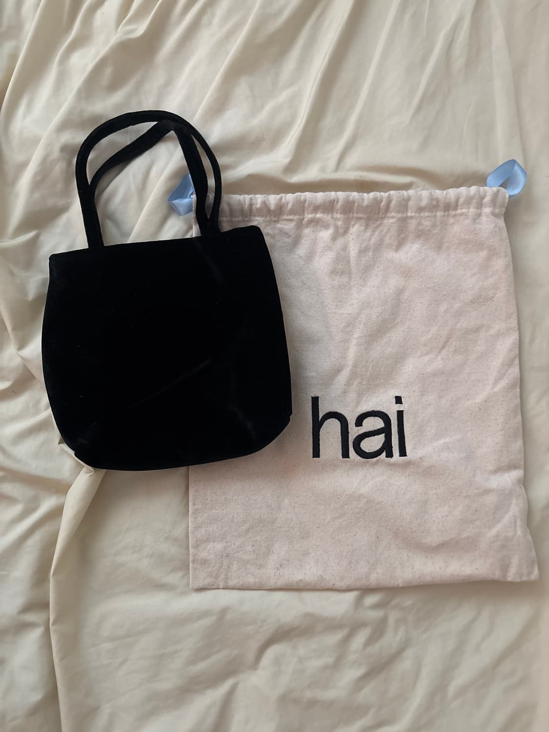 하이 Little Velvet Bag in Black 상품이미지1