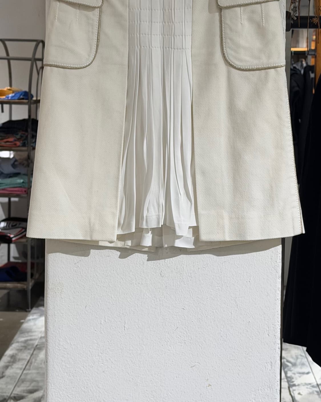 루이비통 아이보리 플리츠 포켓 미디 스커트 상품이미지3